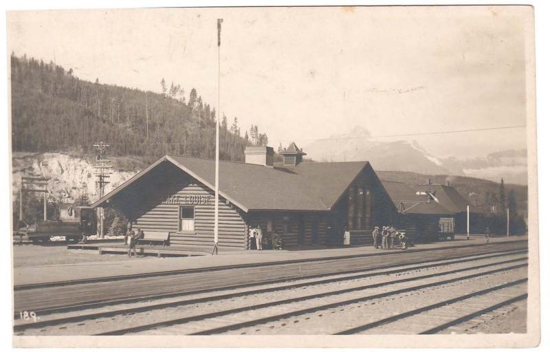 CANADIEN PACIFIC RAILWAY DEPOT LAKE LOUISE BANFF CANADA VINTAGE REAL PHOTO RPPC