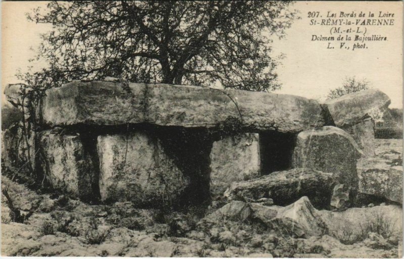 CPA ST-RÉMY-LA-VARENNE Dolmen de la Bajoulliere (979161)