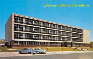 TOPEKA, KANSAS 1960s Cars SHAWNEE COUNTY COURT HOUSE Chrome Vintage Postcard