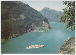 Norway / Norge, 50-70s : Turistbat pa Geirangerfjorden