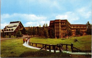 Old Faithful Inn Hotel Upper Geyser Basin Yellowstone National Park Postcard VTG 