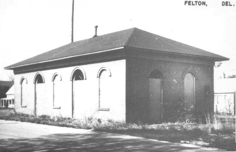 RPPC TRAIN DEPOT FELTON DELAWARE REAL PHOTO POSTCARD (1970s)