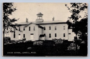 J94/ Lowell Michigan Postcard c1910 Union School Building 379