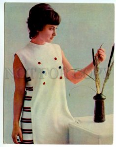 488653 Advertising FASHION 1977 Knitting pattern Girl DRESS Poster Old postcard