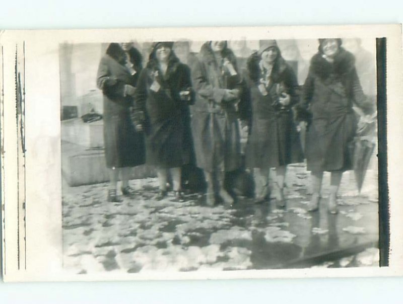 rppc 1930's Abstract REALLY BAD PHOTO WITH HEADS PARTIALLY CUT OFF AC7908