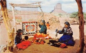 NAVAJO LAND Looms Weaving Native American Indians c1950s Vintage Postcard 