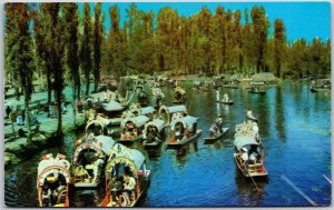 Lago de Xochimilco Mexico The Xochimilco Lake Boating Attraction Postcard