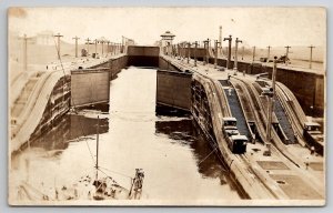 RPPC Gatun Locks Panama Canal Postcard I25