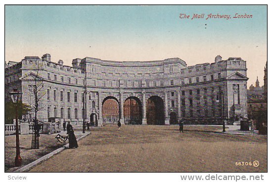 LONDON, England, 1900-1910's; The Mall Archway