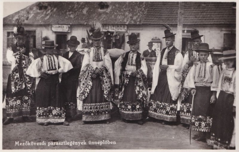 Mezokovedsi Parasztlegenyek Unneploben Hungary Peasants Postcard