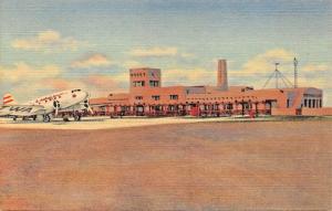 ALBUQUERQUE NM~MUNICIPAL AIRPORT ADMIN BUILDING-TWA PROP AIRPLANE POSTCARD 1940s