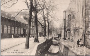 Netherlands Delft Oude Delft met Prinsenhof Vintage Postcard 04.14