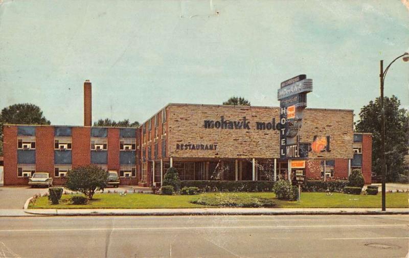 Indianapolis Indiana Mohawk Motor Inn Street View Vintage Postcard K38091