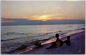 VINTAGE POSTCARD LUSTERCHROME BEACH BATHING SCENE AT SUSNET