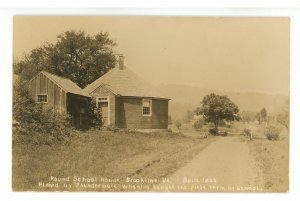 VT - Brookline. Round Schoolhouse (by Thunderbolt, 1822) ca 1907   RPPC