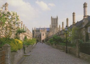 Somerset Postcard -Vicar's Close,Wells - Oldest Complete Street in Europe RR8306