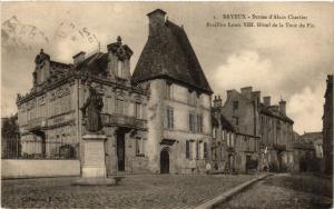 CPA BAYEUX - Statue d'Alain Chartier - Pavillon Louis XIII. Hotel (515962)