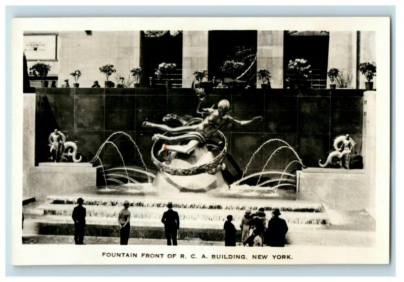 Vintage RPPC Fountain Front R. C. A. Building, New York. Postcard P168