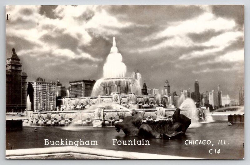 Chicago IL Buckingham Fountain Illinois RPPC Real Photo Postcard V27