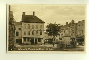 tp6789 - Staffs - The Johnson's House and Statue, in Litchfield  - Postcard