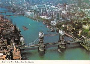 B102933 aerial view of tower bridge and the city of london    uk