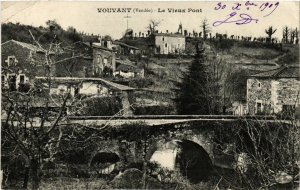 CPA VOUVANT - Le Vieux Pont (167410)