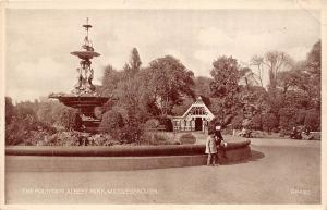 B89406 the fountain albert park middlesbrough   uk