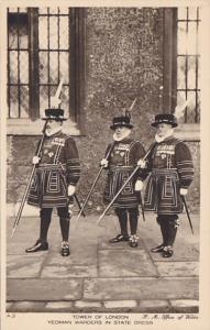 England London Tower Of London Yeoman Warders In State Dress