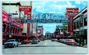 RENO, NV Nevada~ VIRGINIA STREET SCENE 1961 ~ ARCH, Casinos c1950s Cars Postcard