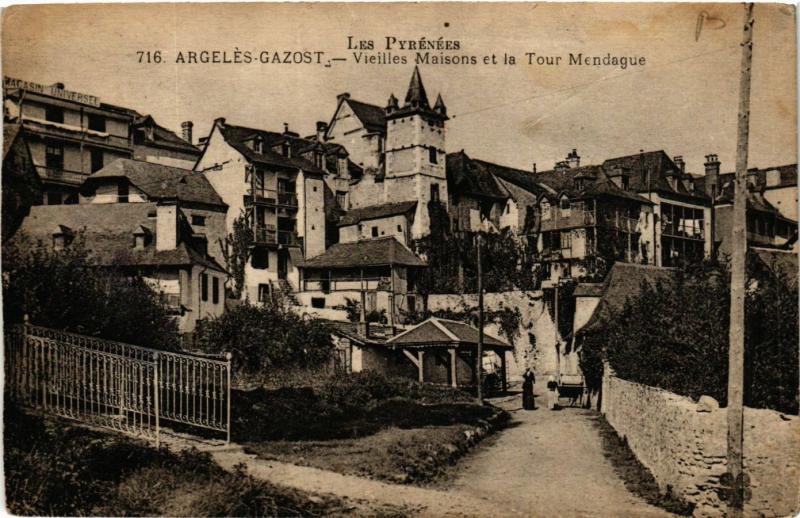CPA ARGELES-GAZOST Vieilles Maisons et la Tour Mendague (415006)