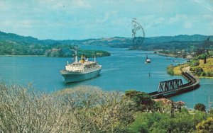 Panama Tourist Liner Leaving Gatun Lake Gaillard Cut Panama Canal Postcard 08.43