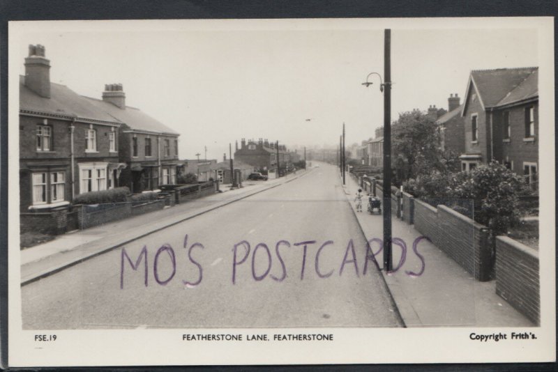 Yorkshire Postcard - Featherstone Lane, Featherstone    T2397