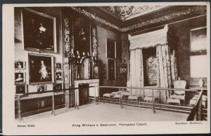 Middlesex Postcard - King William's Bedroom, Hampton Court   RS8750