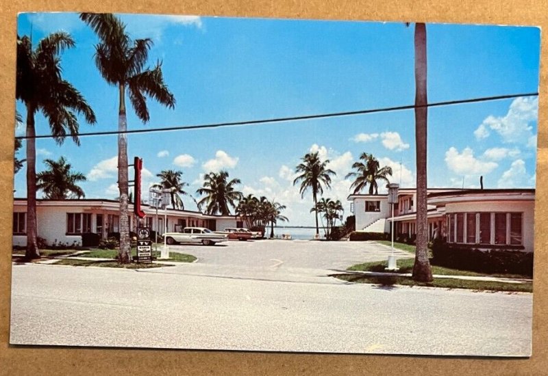 1962 USED  POSTCARD - RIVER COURT, 2005 FIRST ST, U.S.41, FORT MYERS , FLA