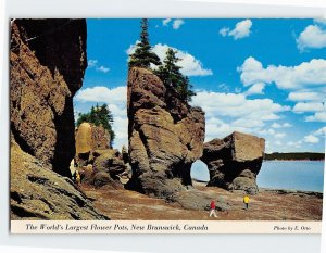 Postcard The Worlds Largest Flower Pots Canada