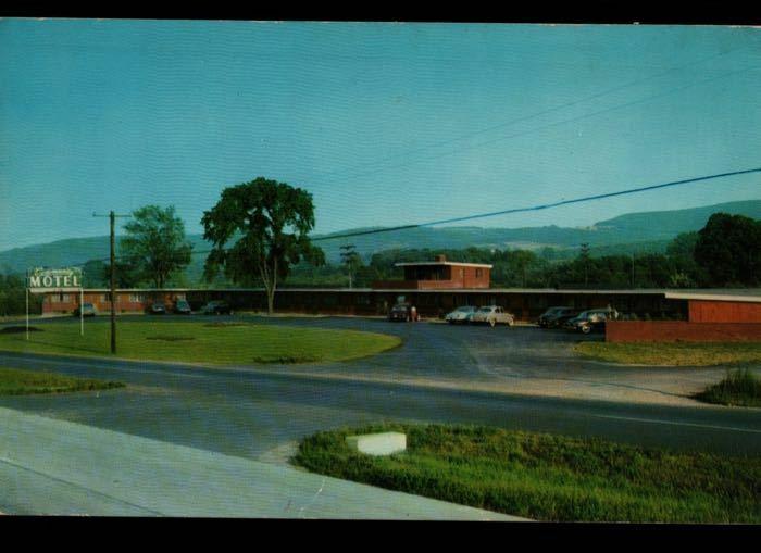 Binghampton NY RT 17 Sleep Well Community Motel Dexter Postcard B02