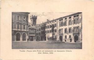 B6254 Trento Piazza della Posta con monumento Ad Alessandro Vittoria