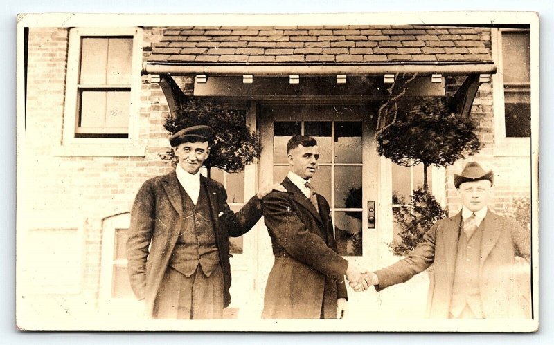 c1910 INTERESTING PHOTO 3 WELL DRESSED MEN SHAKING HANDS RPPC POSTCARD P2768