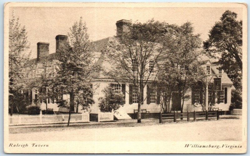 Postcard - Raleigh Tavern - Williamsburg, Virginia