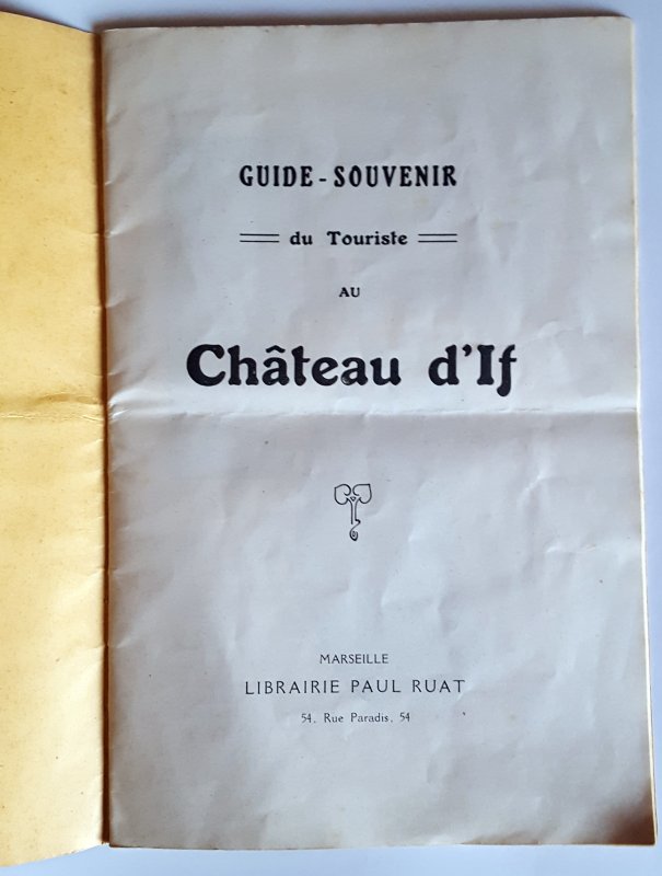 VINTAGE POSTCARDS PACK AND SOUVENIR-GUIDE OF CHATEAU D'IF (MARSEILLE)