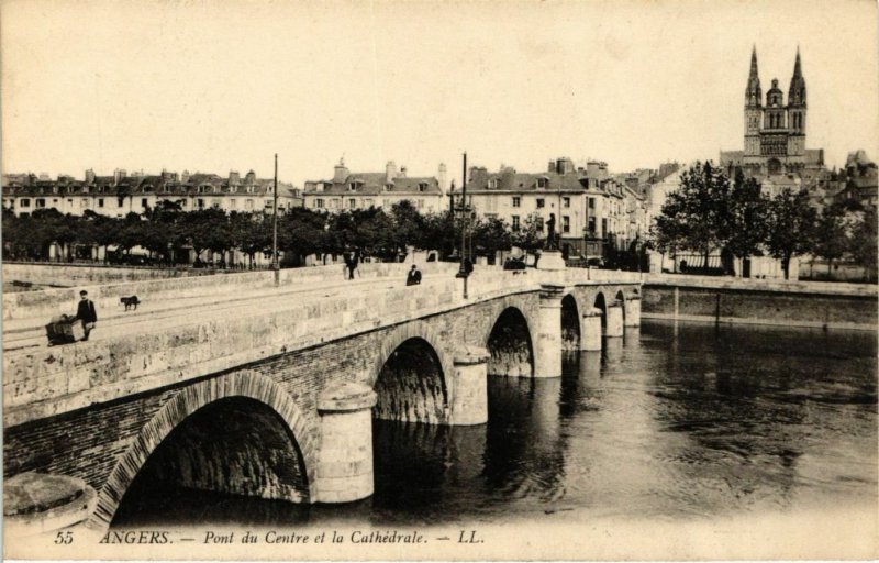 CPA ANGERS - Pont du Centre et la Cathédrale (254044)