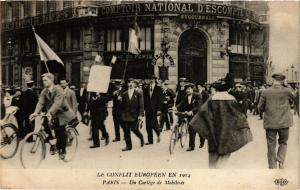 CPA PARIS Le Conflit Européen en 1914 Un cortege de Mobilisés (218910)