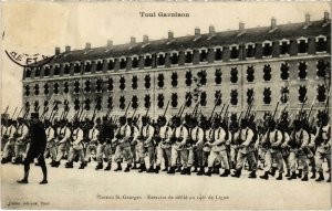 CPA Militaire Toul - Plateau St-Georges - Exercice de défilé au (90370)