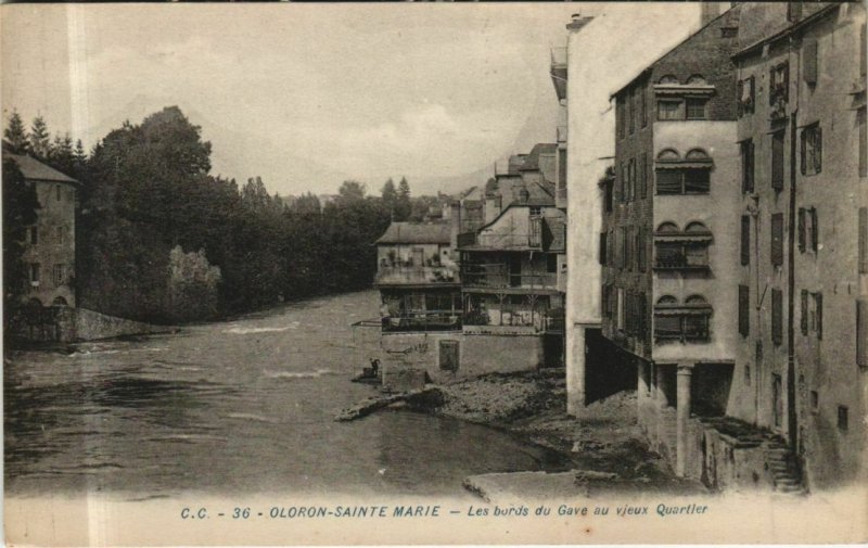 CPA OLORON-SAINTE-MARIE Les Bords du Gave au Vieux Quartier (1164028)