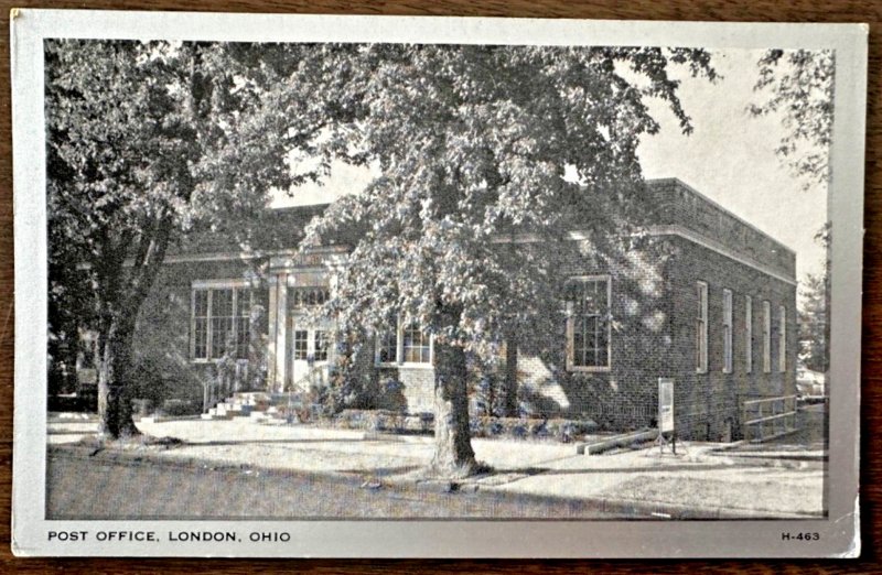 Postcard Post Office in London, Ohio