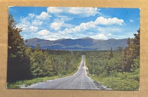 UNUSED POSTCARD - MT. WASHINGTON & PRESIDENTIAL RANGE FROM FABYAN, NEW HAMPSHIRE