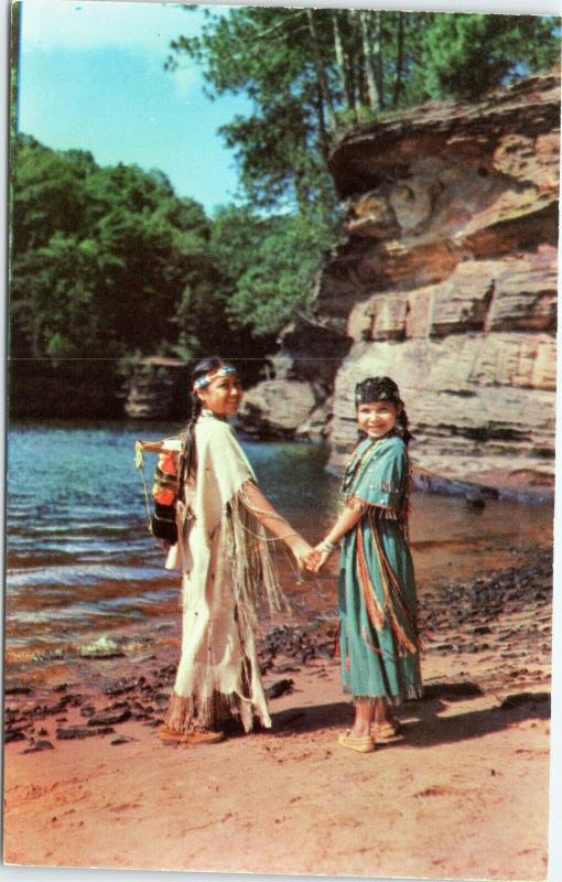 Wisconsin Dells -  Winnebago Indian Girls