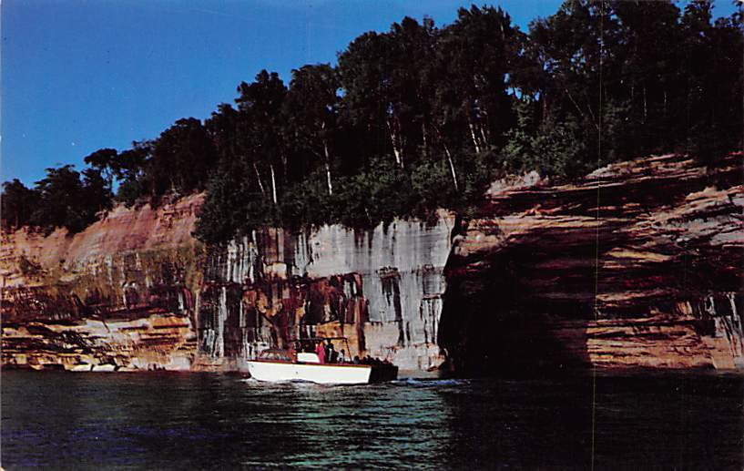 Pictured Rocks In Michigan's Upper Peninsula - Munising, Michigan MI ...