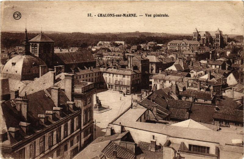 CPA CHALONS-sur-MARNE - Vue générale (742832)