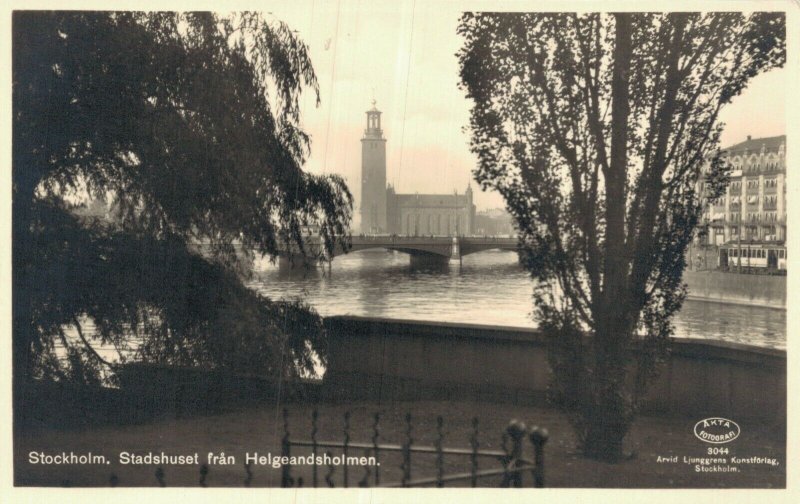 Sweden Stockholm Stadshuset fran Helgeandsholmen RPPC 06.84